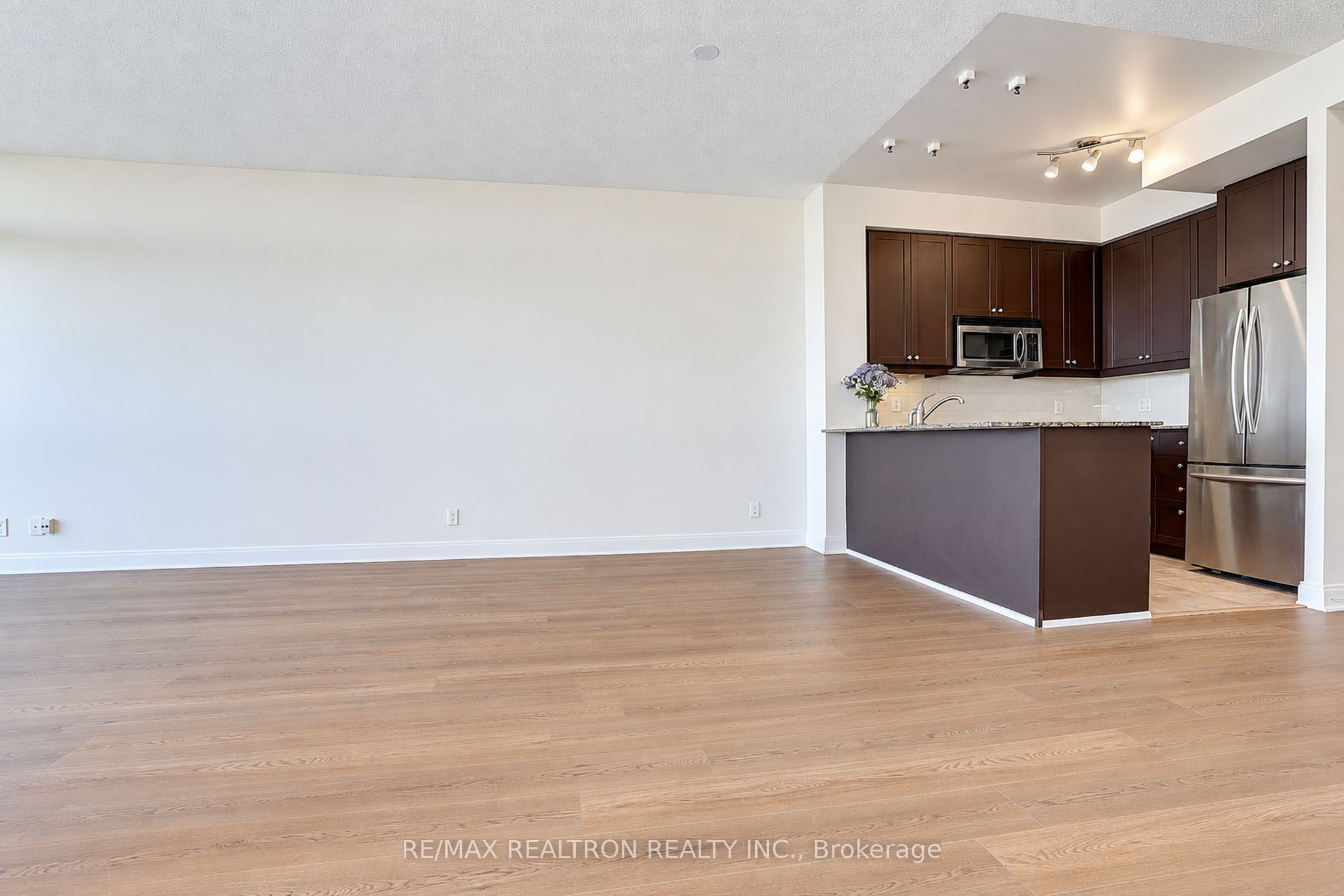 90 Absolute Avenue 710 Property Photo 15