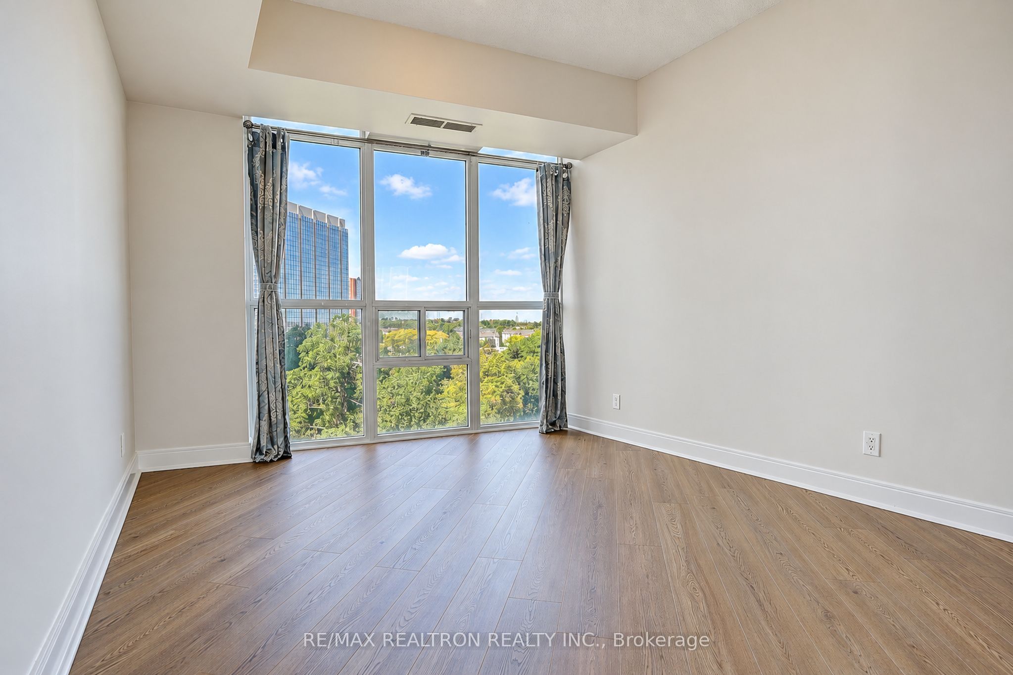 90 Absolute Avenue 710 Property Photo 18