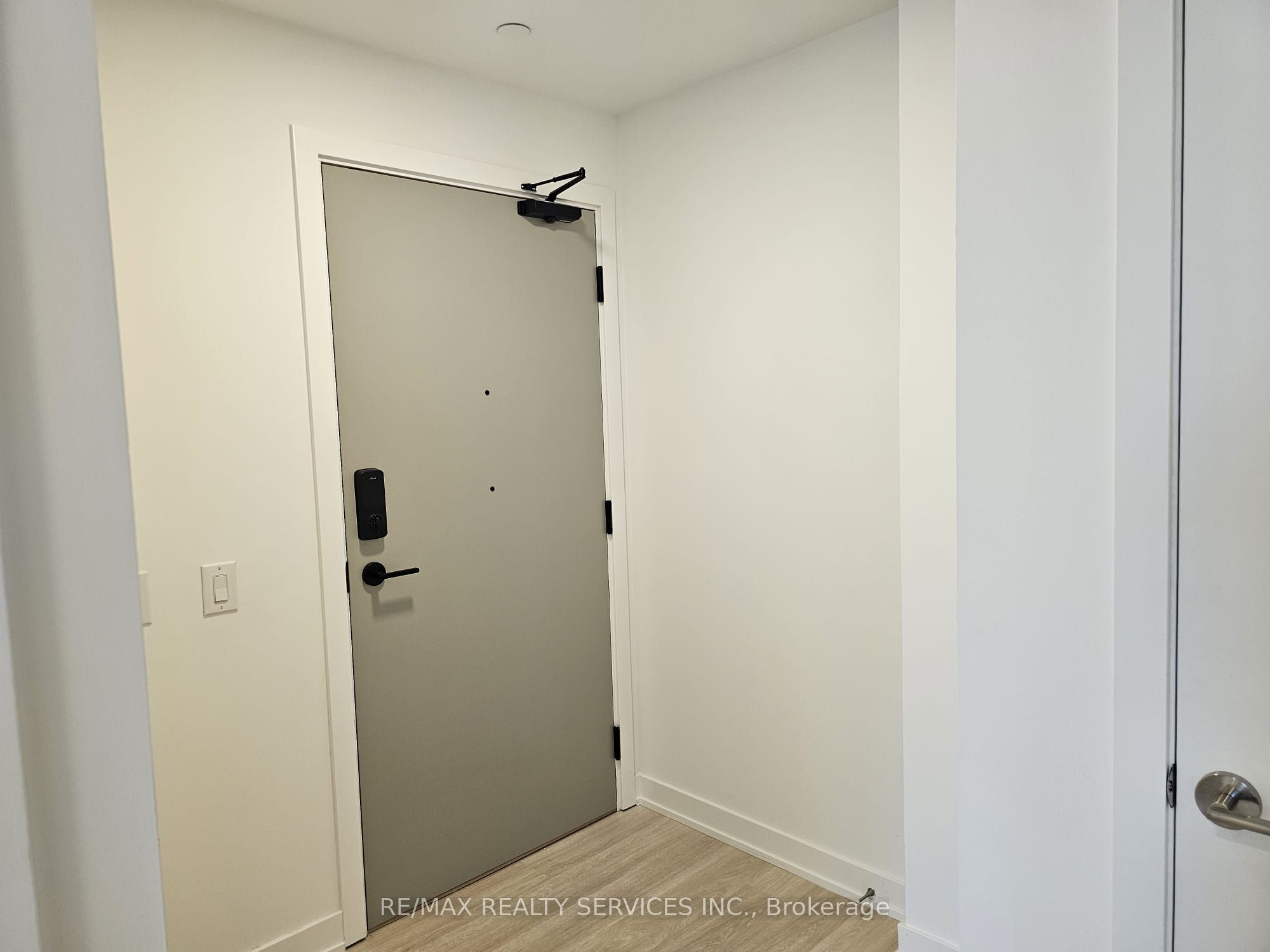 5105 Hurontario Street 2707 Property Photo 4