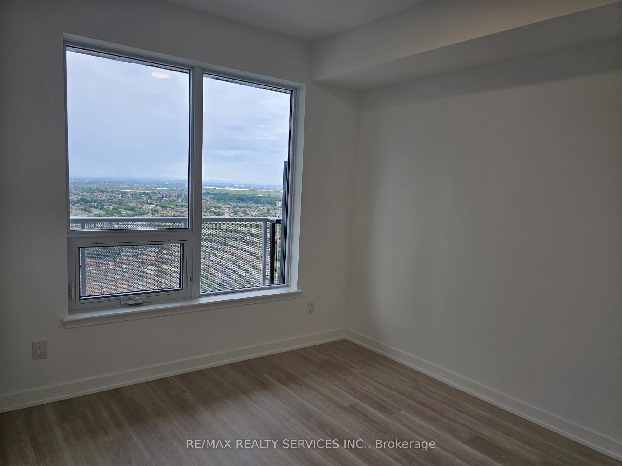 5105 Hurontario Street 2707 Property Photo 11
