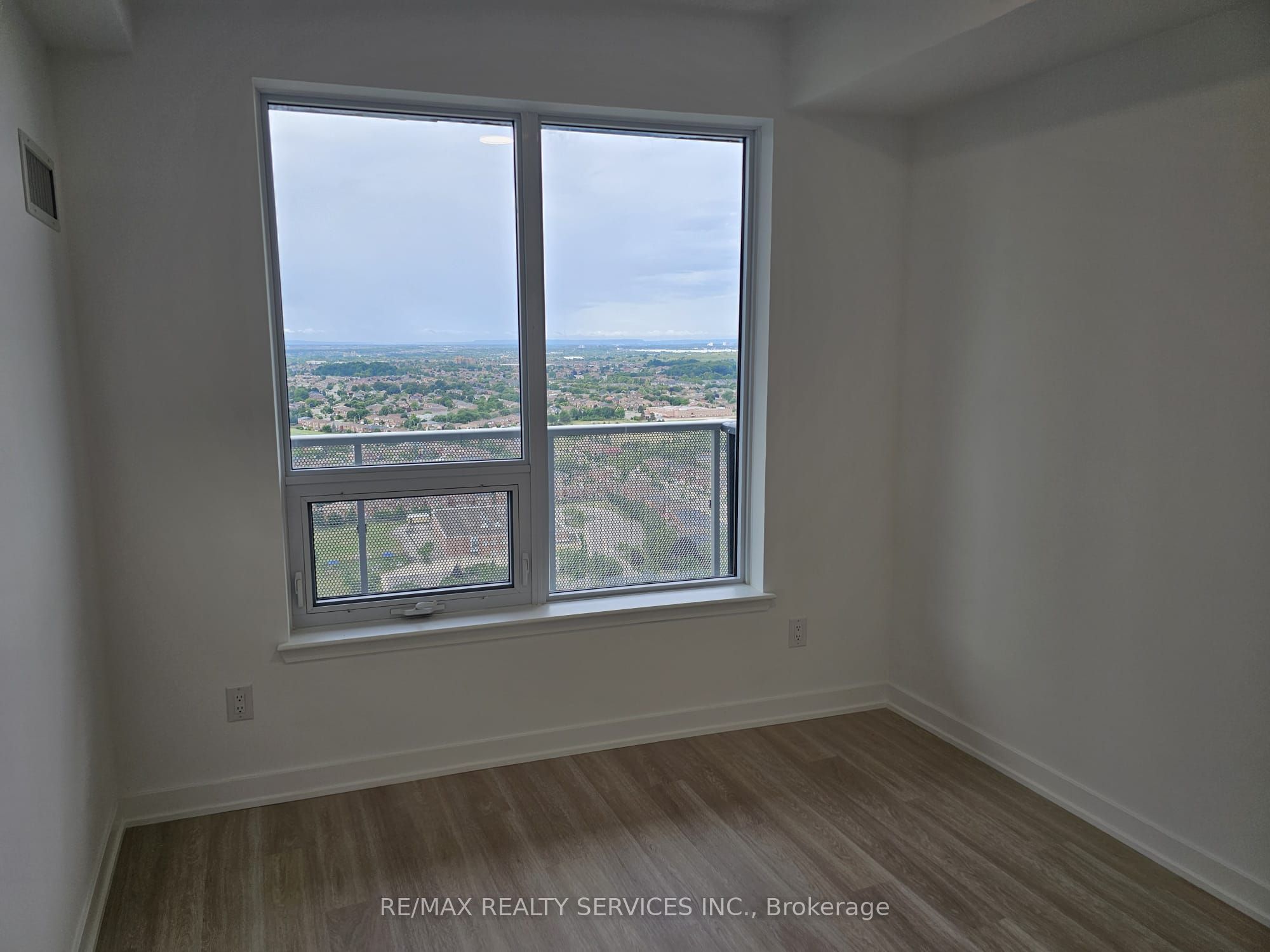 5105 Hurontario Street 2707 Property Photo 12
