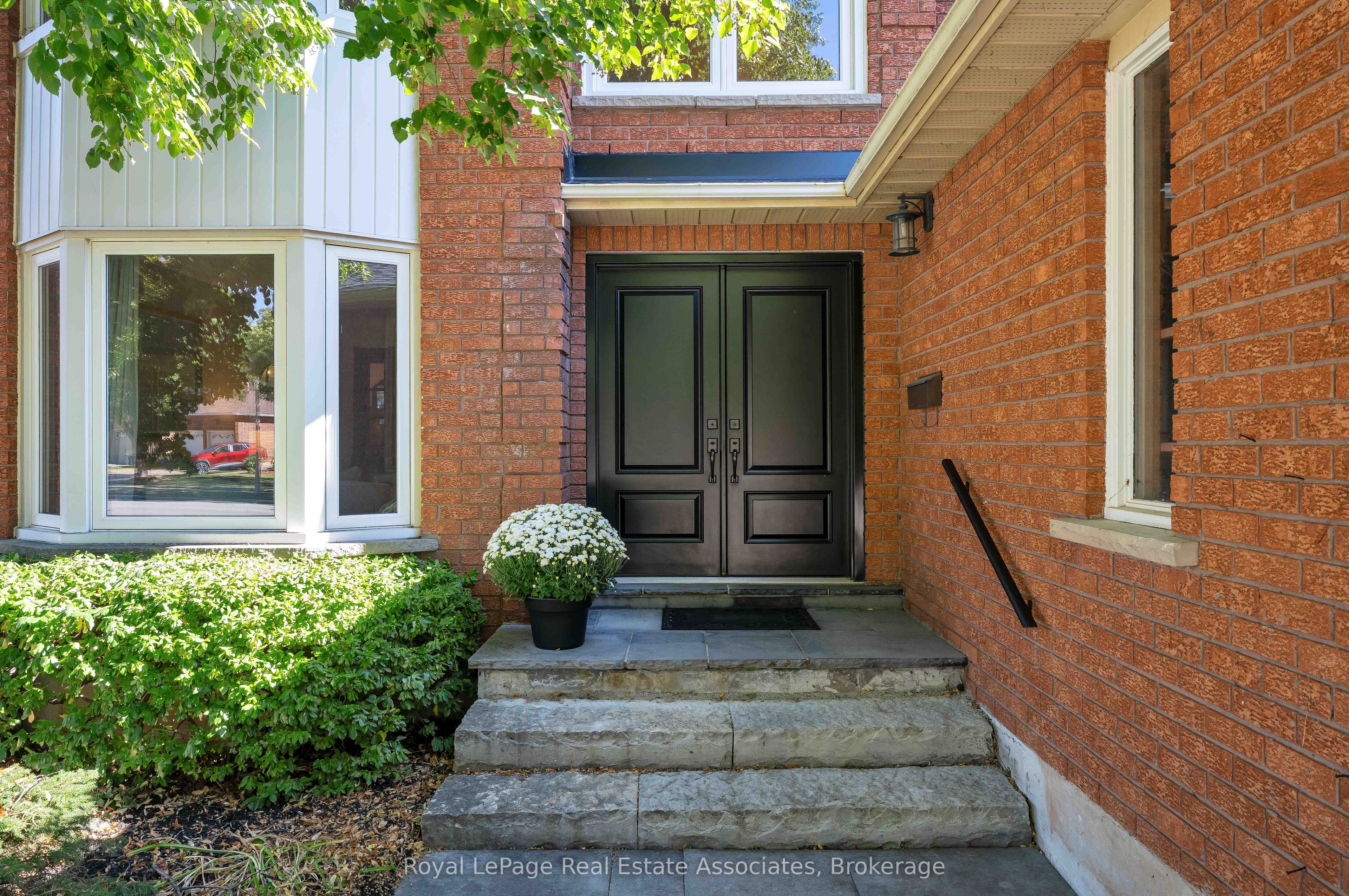 2253 Towne Boulevard Property Photo 5