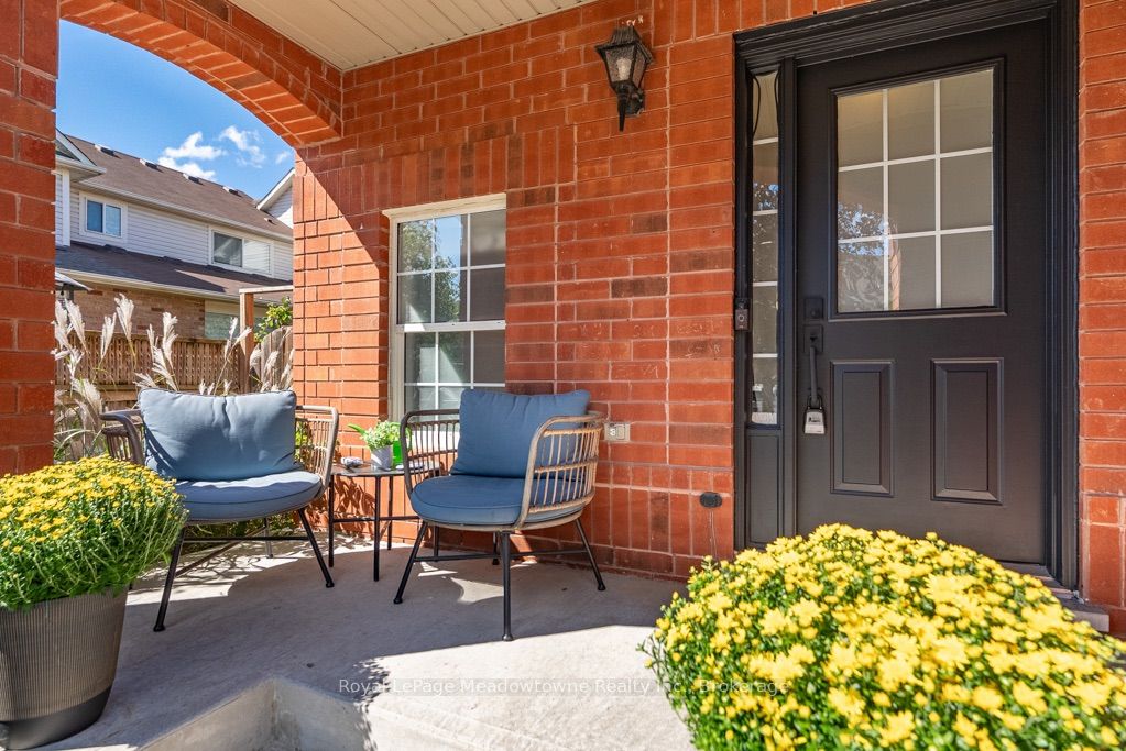 407 Baverstock Crescent Property Photo 2