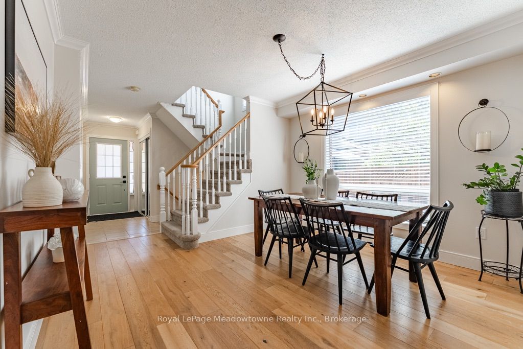 407 Baverstock Crescent Property Photo 7