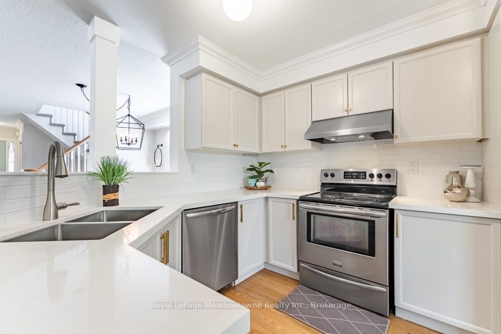 407 Baverstock Crescent Property Photo 17