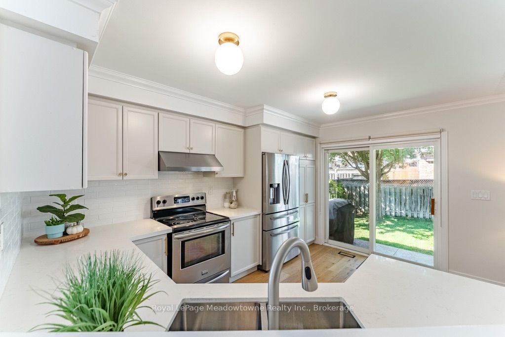 407 Baverstock Crescent Property Photo 19