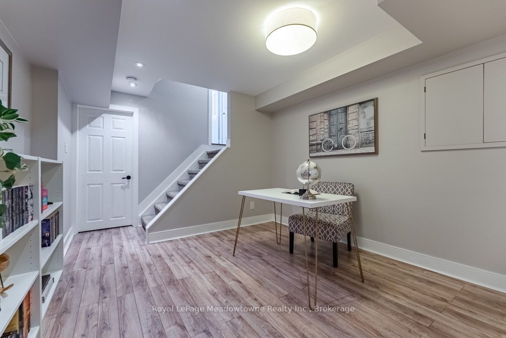 407 Baverstock Crescent Property Photo 33