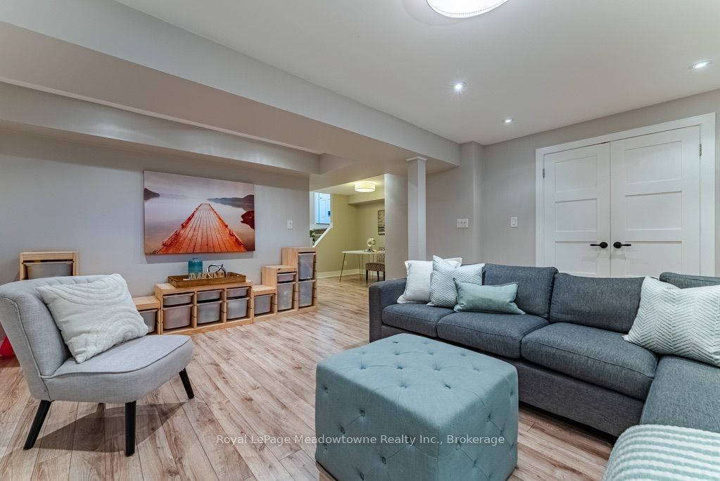 407 Baverstock Crescent Property Photo 36