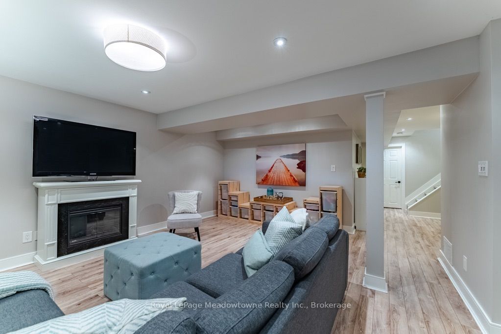 407 Baverstock Crescent Property Photo 37