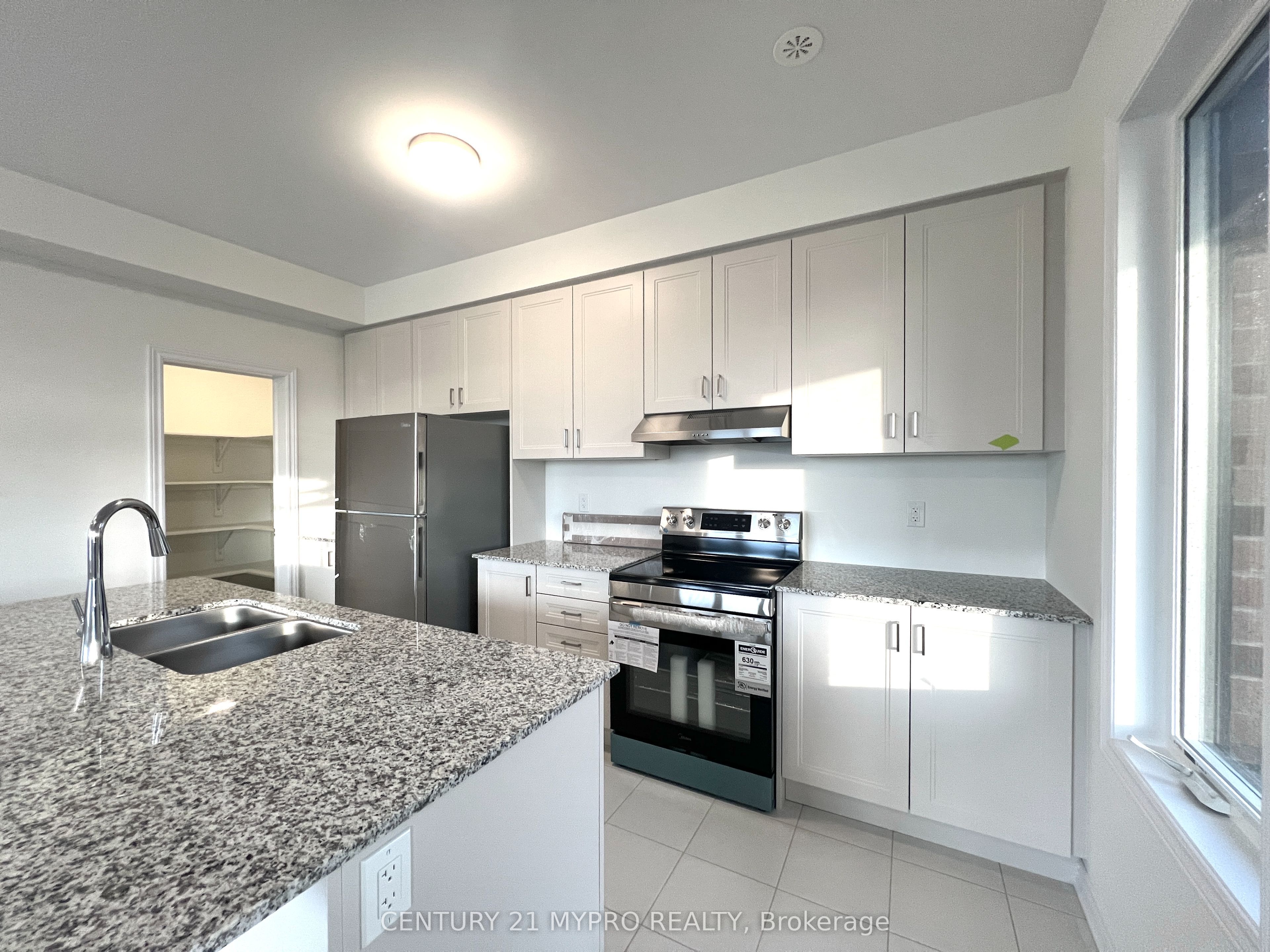 2 Thornbird Crescent Upper Property Photo 3