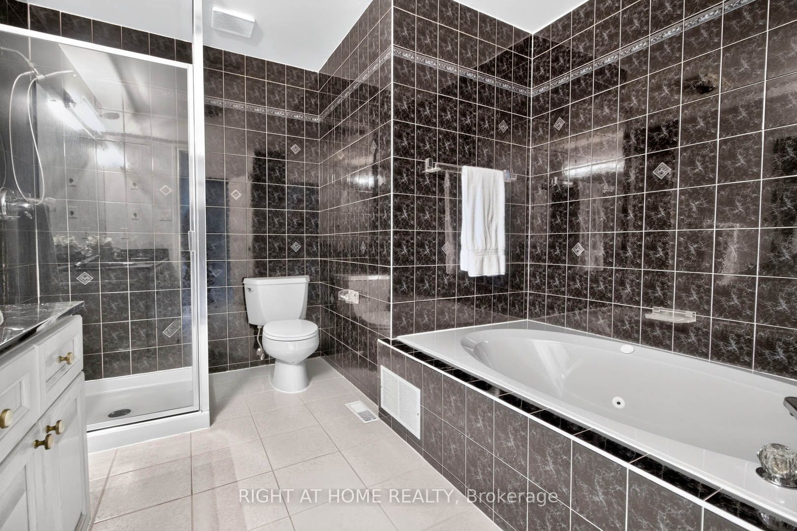 5480 Glen Erin Drive 83 Property Photo 19