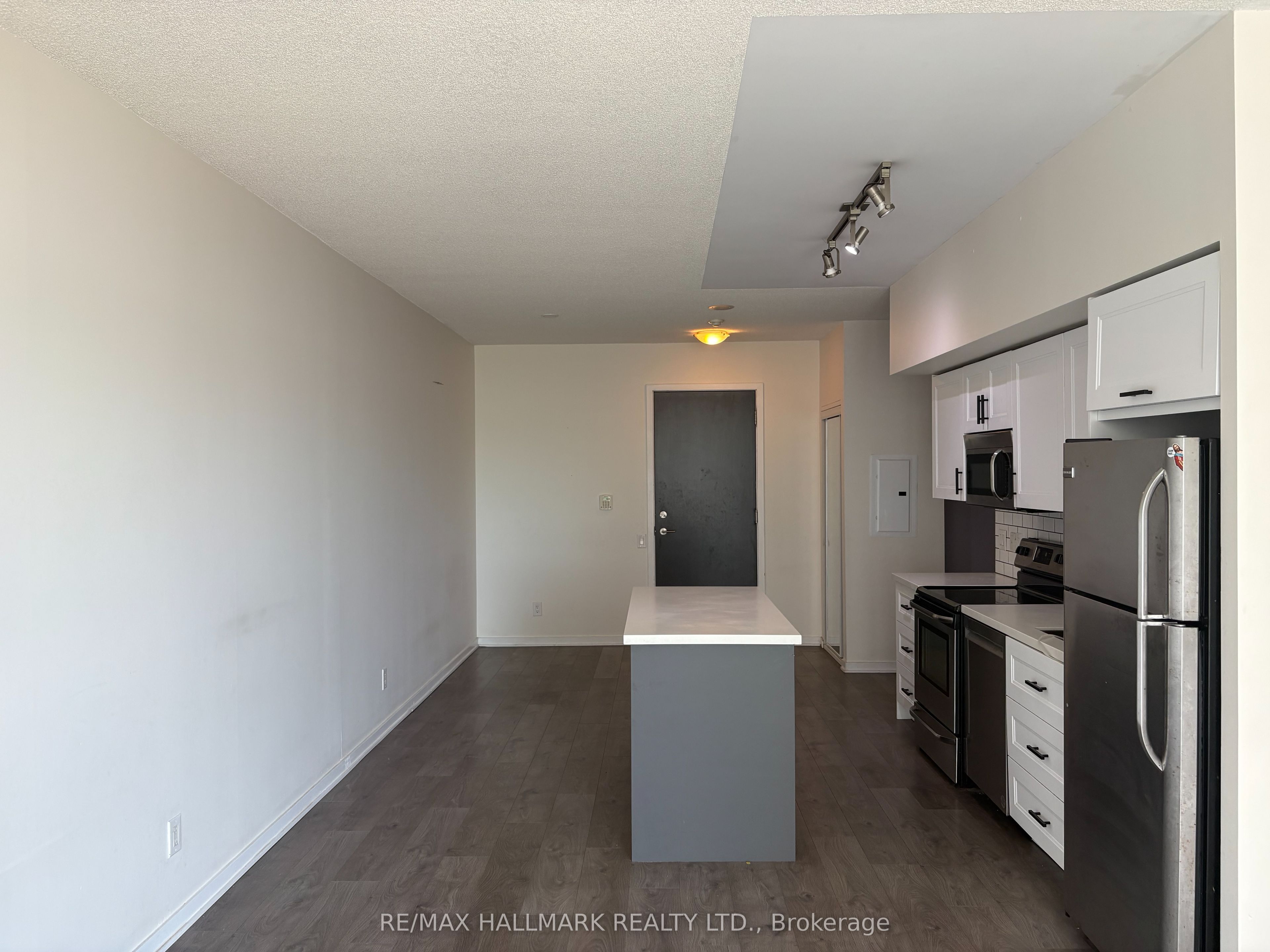 105 The Queensway Avenue 1414 Property Photo 1