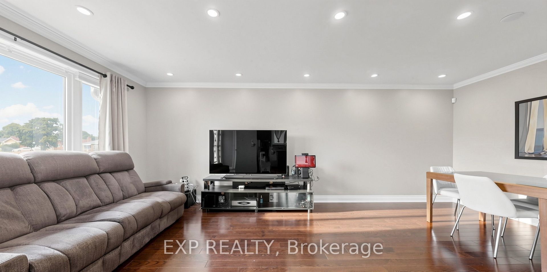 71 Addington Crescent Main Property Photo 11