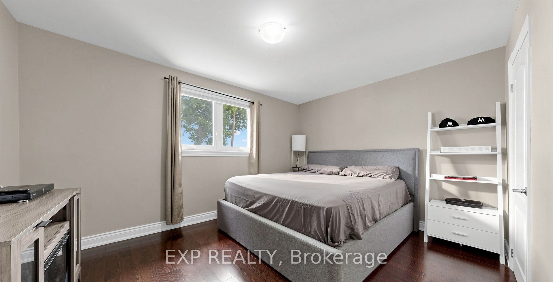 71 Addington Crescent Main Property Photo 17