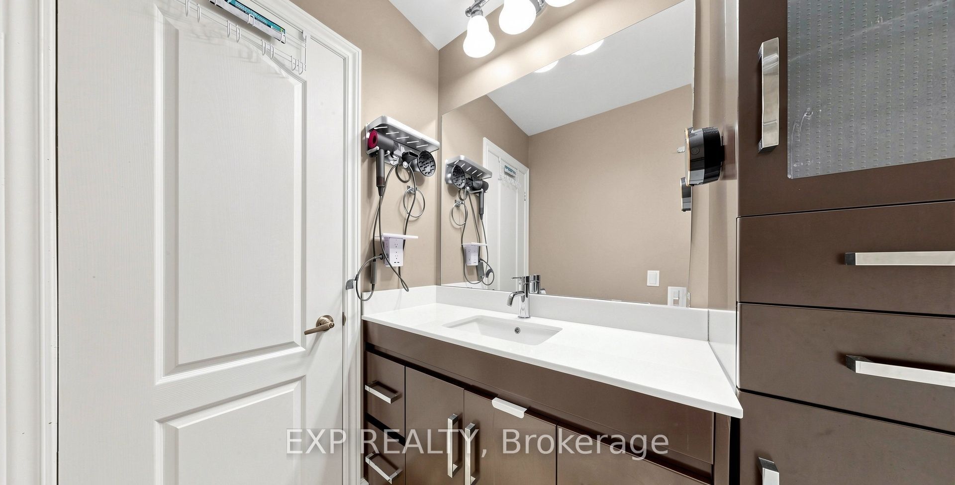 71 Addington Crescent Main Property Photo 24