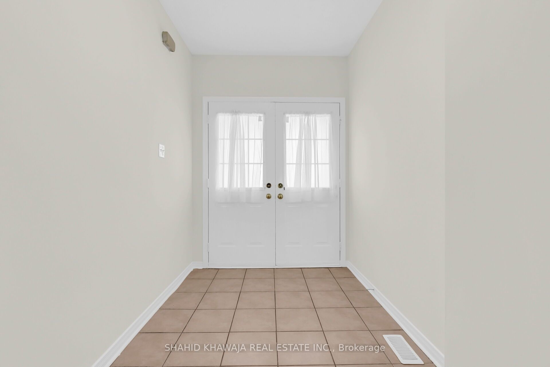 952 Marygrace Court Property Photo 5