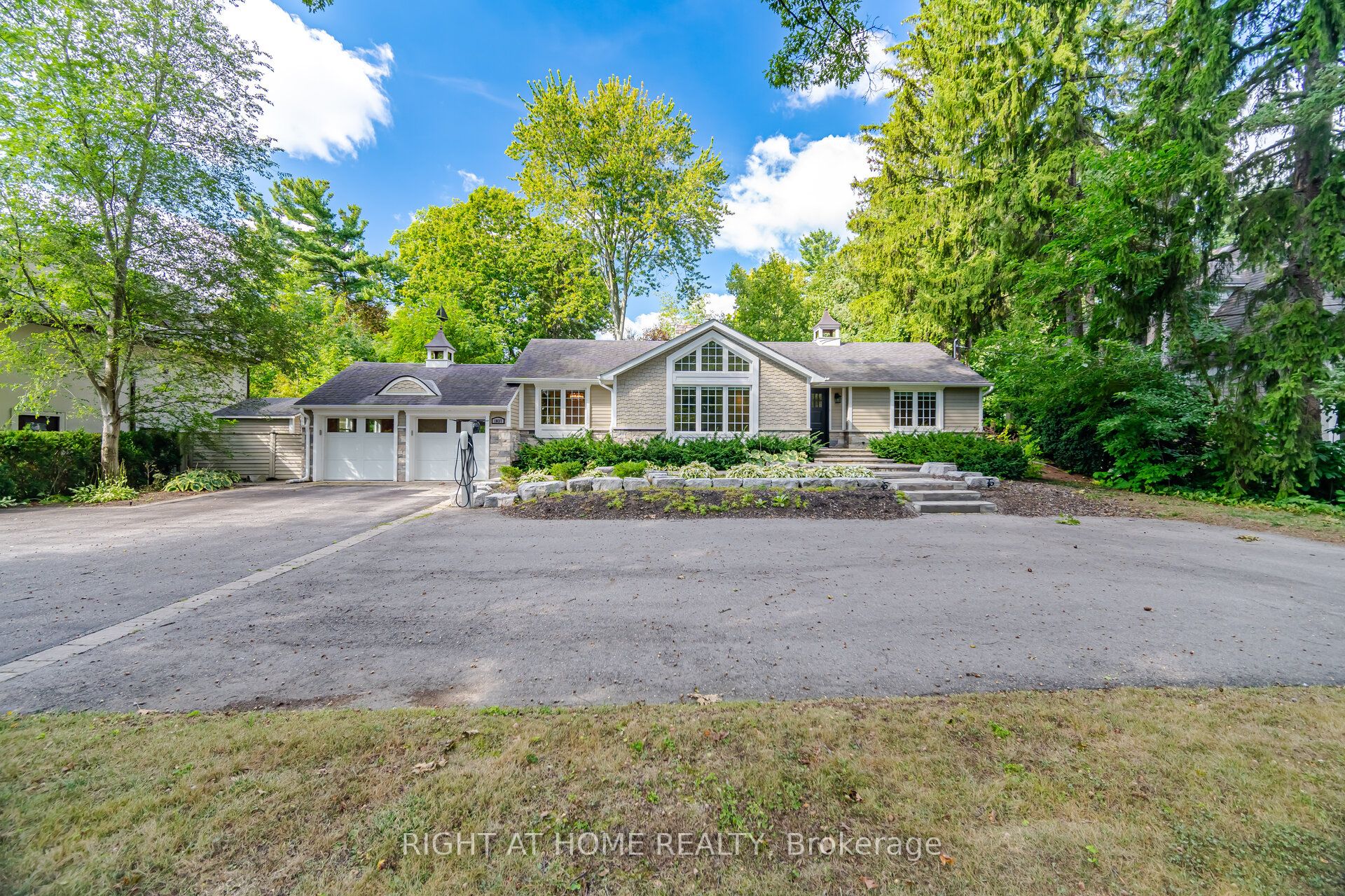 1037 Lakeshore Road W Property Photo 1