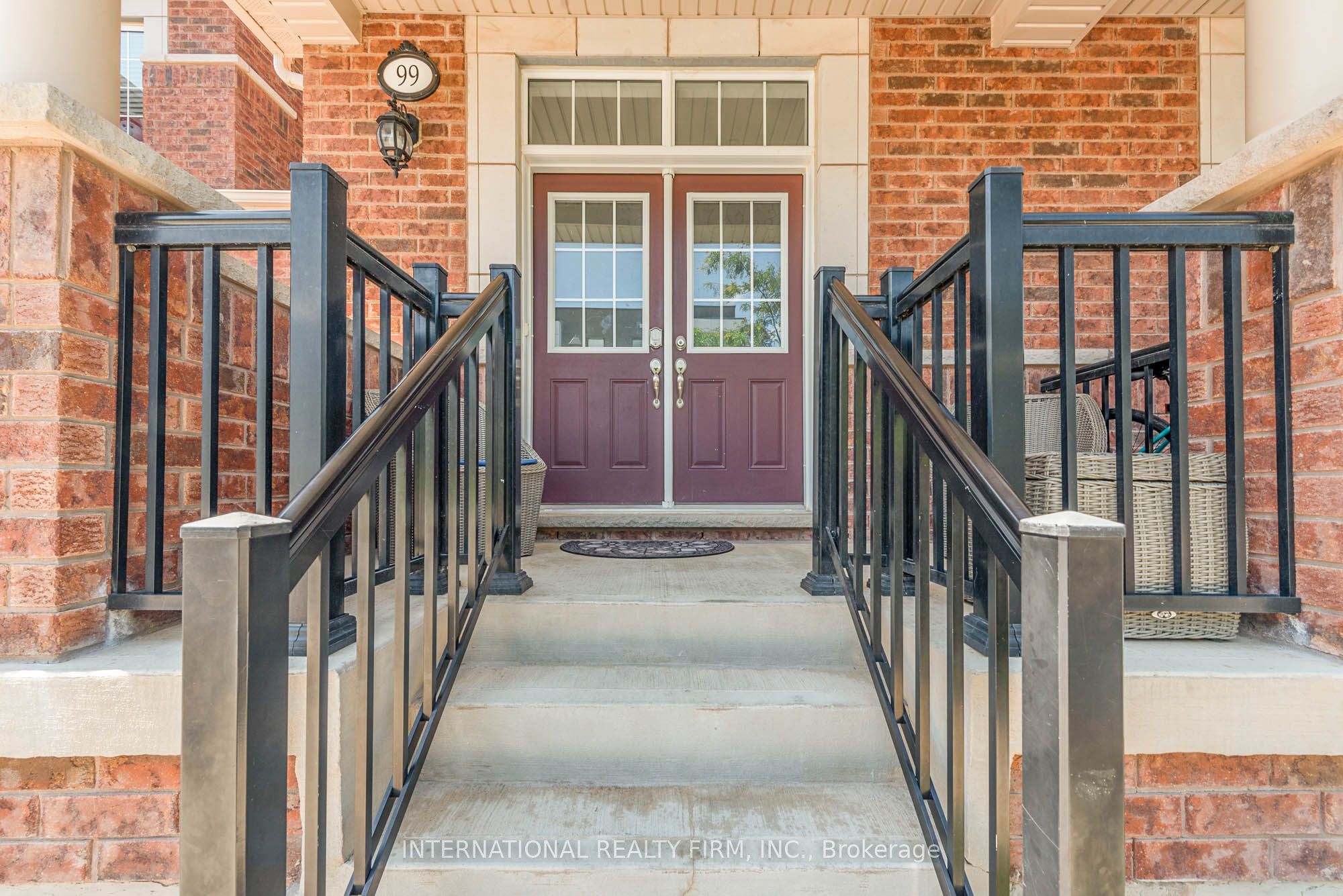99 Huguenot Road Property Photo 1