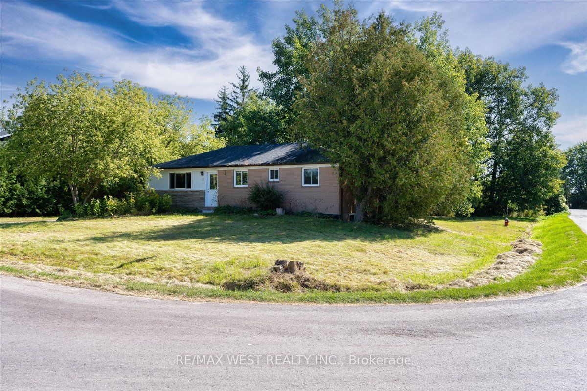 17 Heather Street Property Photo 2