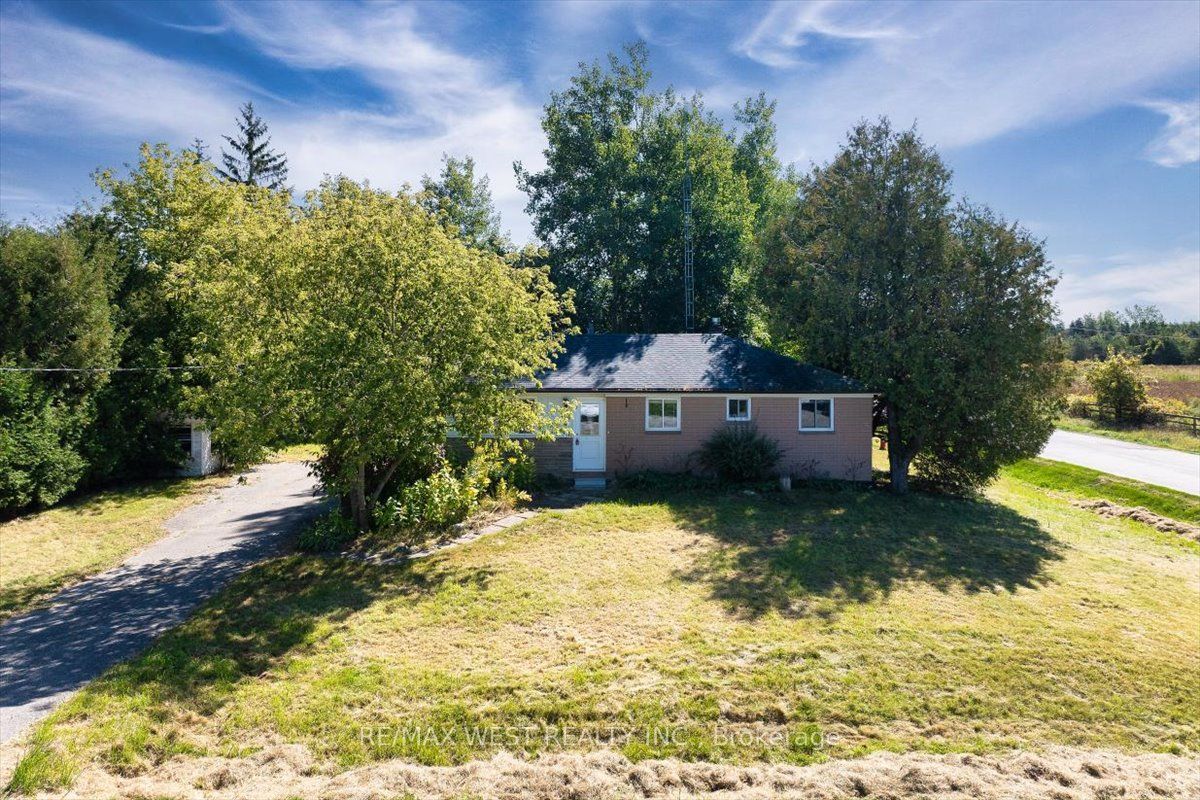 17 Heather Street Property Photo 4