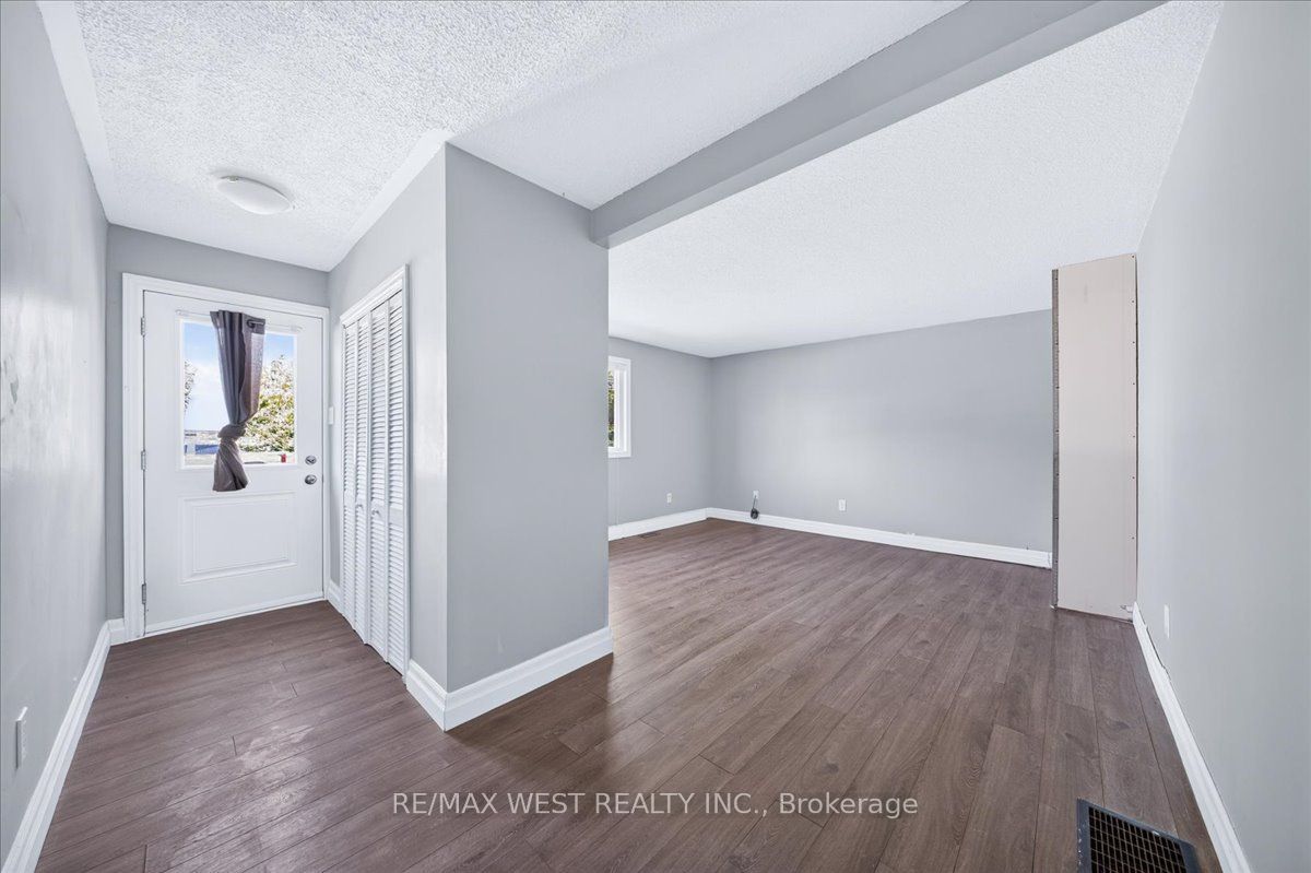 17 Heather Street Property Photo 11