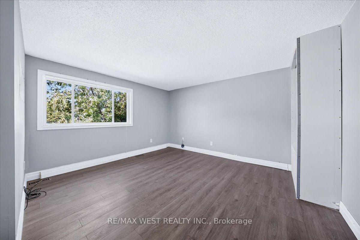 17 Heather Street Property Photo 12