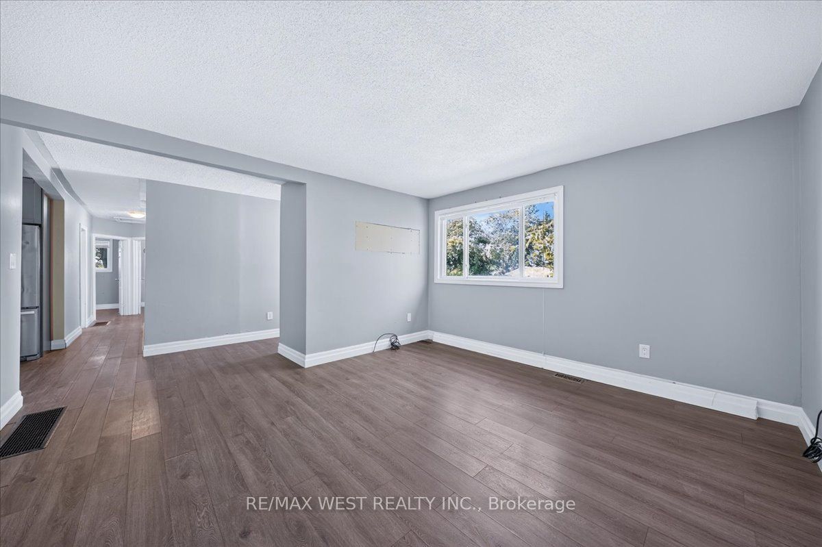 17 Heather Street Property Photo 13