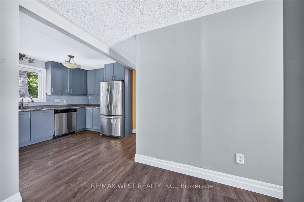 17 Heather Street Property Photo 15
