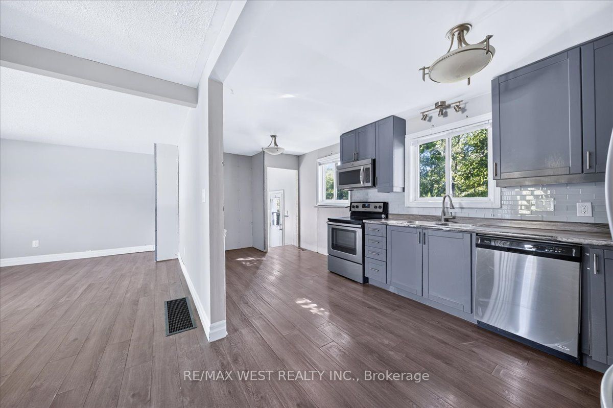 17 Heather Street Property Photo 18
