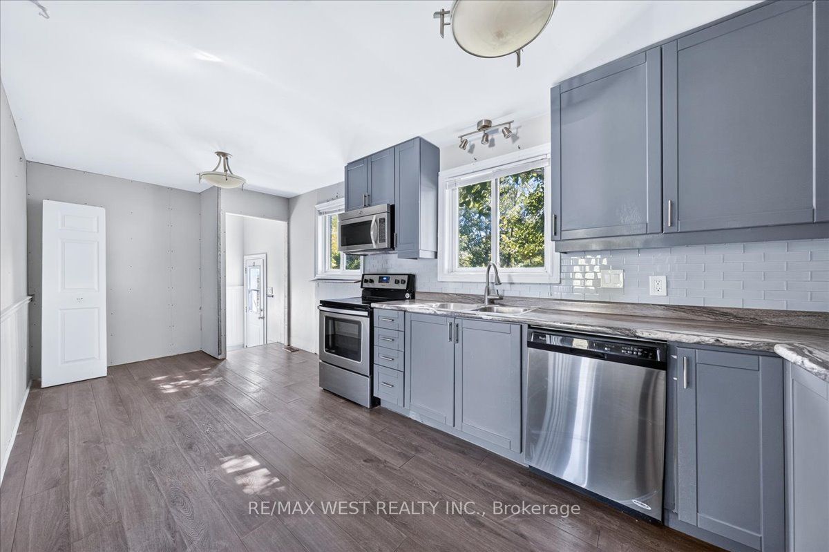 17 Heather Street Property Photo 19
