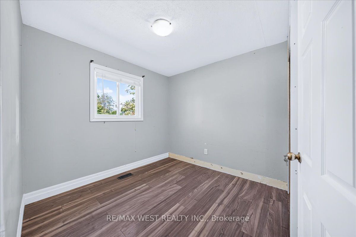 17 Heather Street Property Photo 22