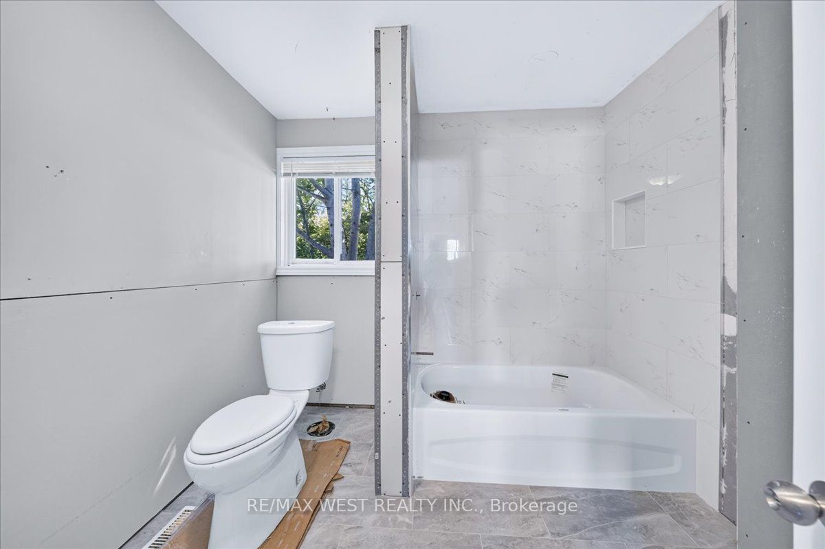 17 Heather Street Property Photo 24