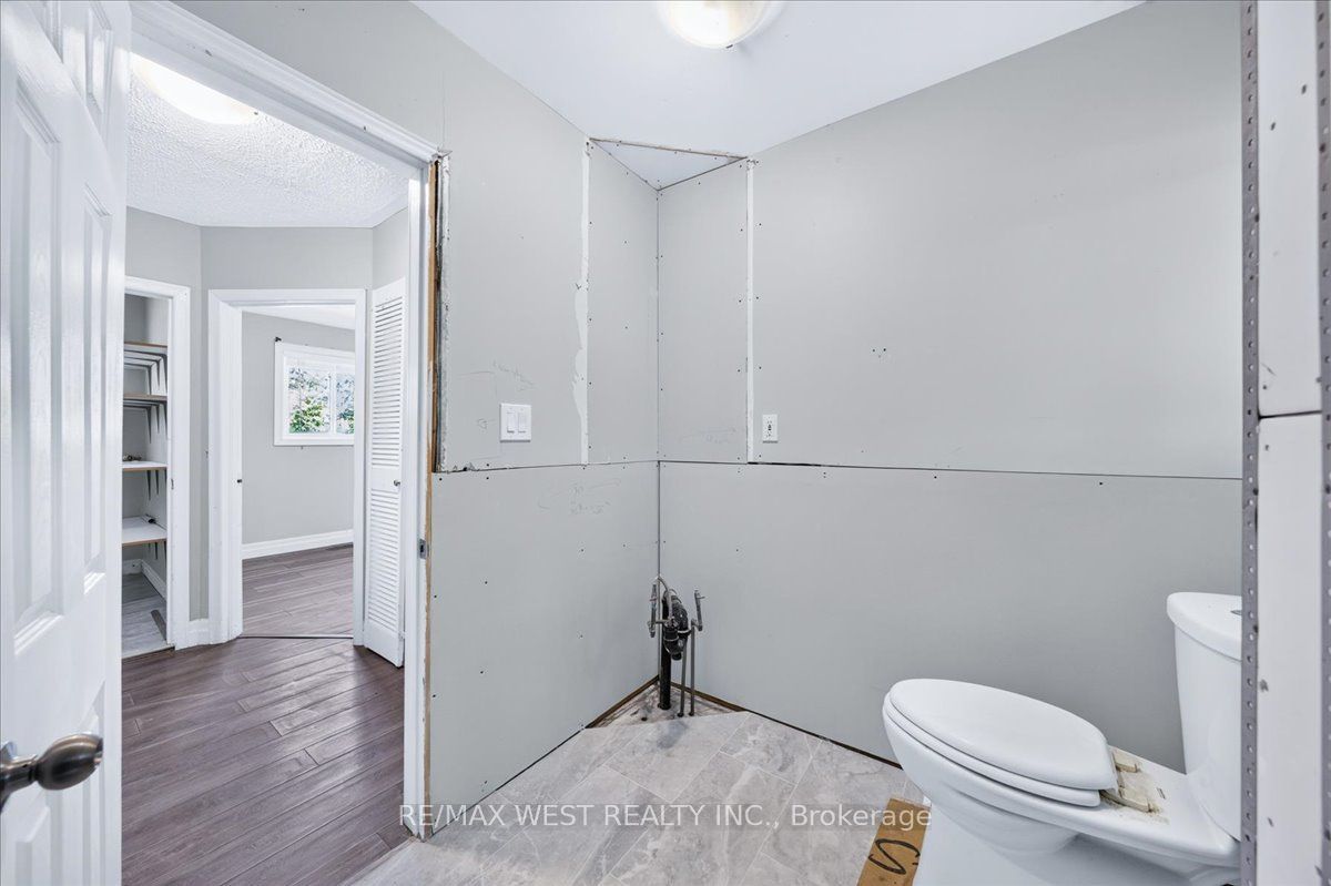 17 Heather Street Property Photo 26