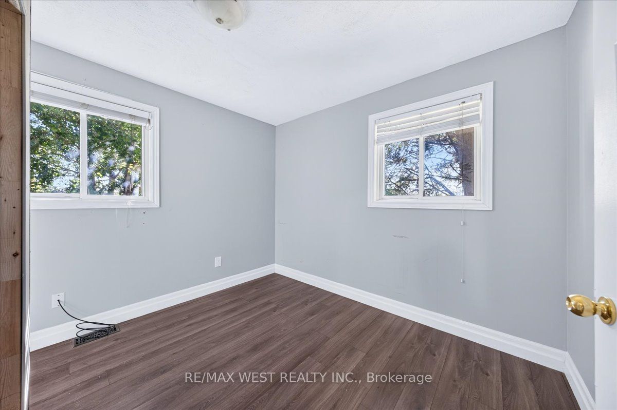 17 Heather Street Property Photo 27