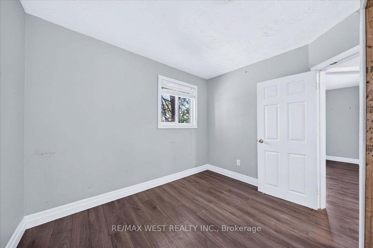 17 Heather Street Property Photo 29