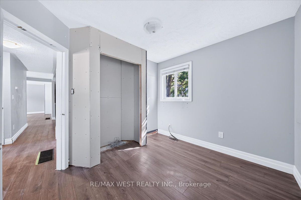 17 Heather Street Property Photo 30