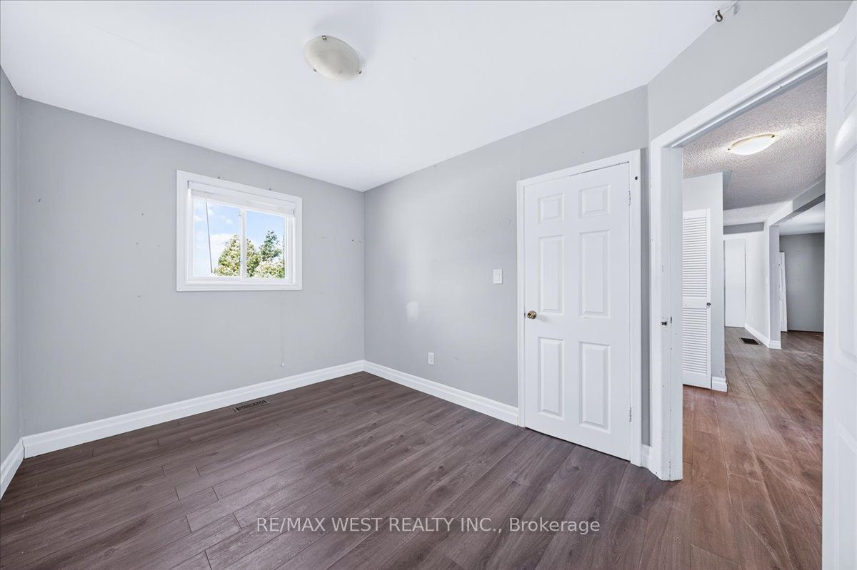 17 Heather Street Property Photo 34