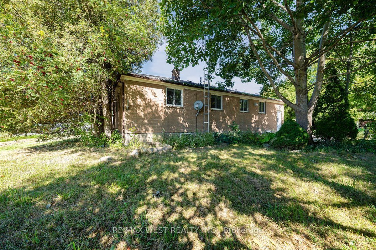17 Heather Street Property Photo 39