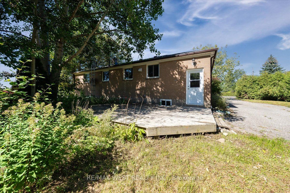 17 Heather Street Property Photo 40