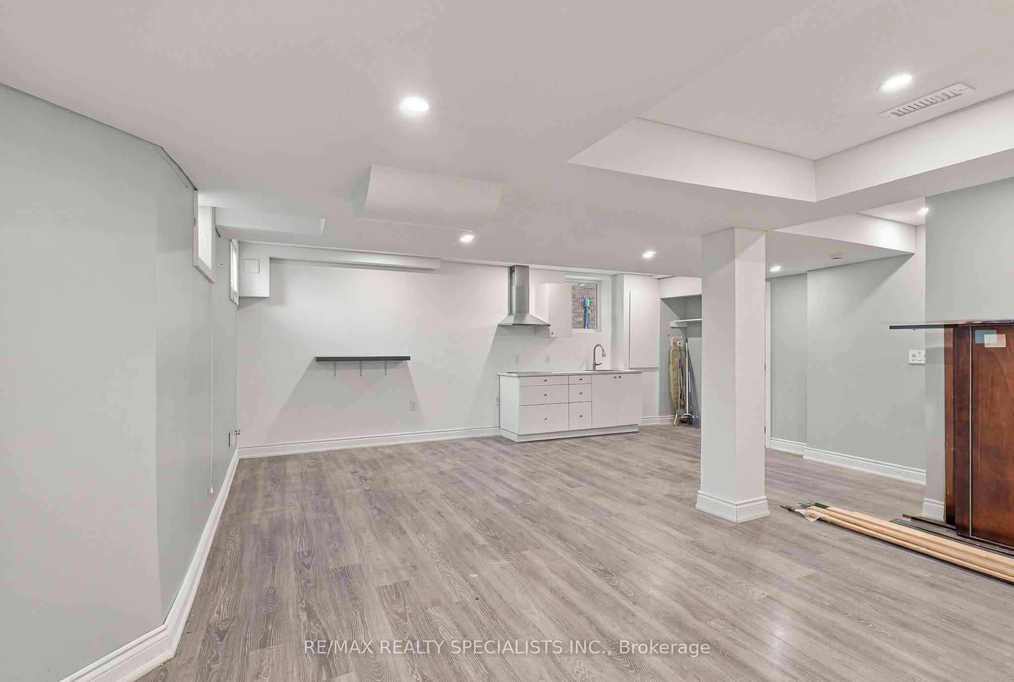 1011 Mccuaig Drive Bsmt Property Photo 8