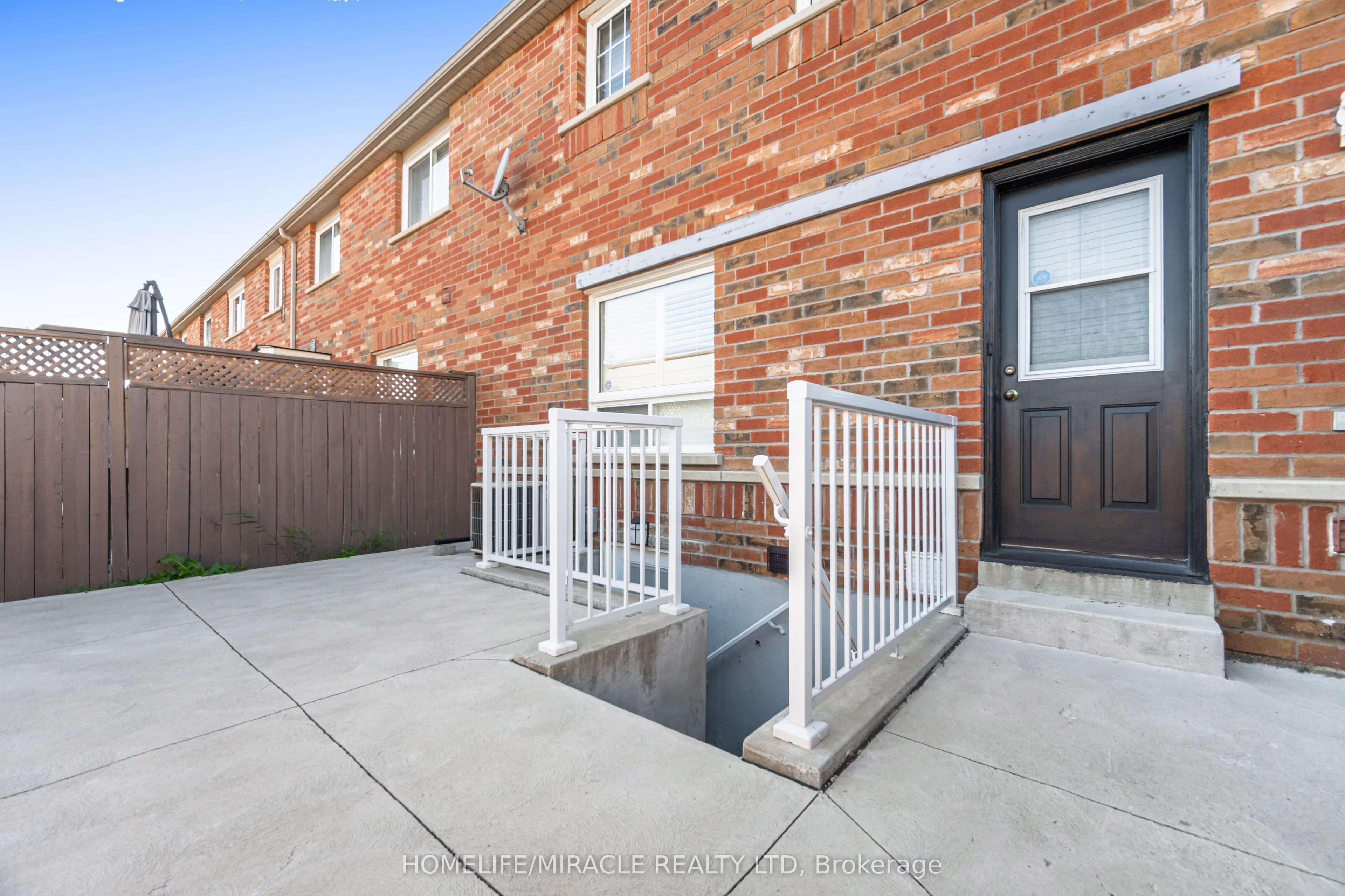 3008 Britannia Road W Property Photo 1