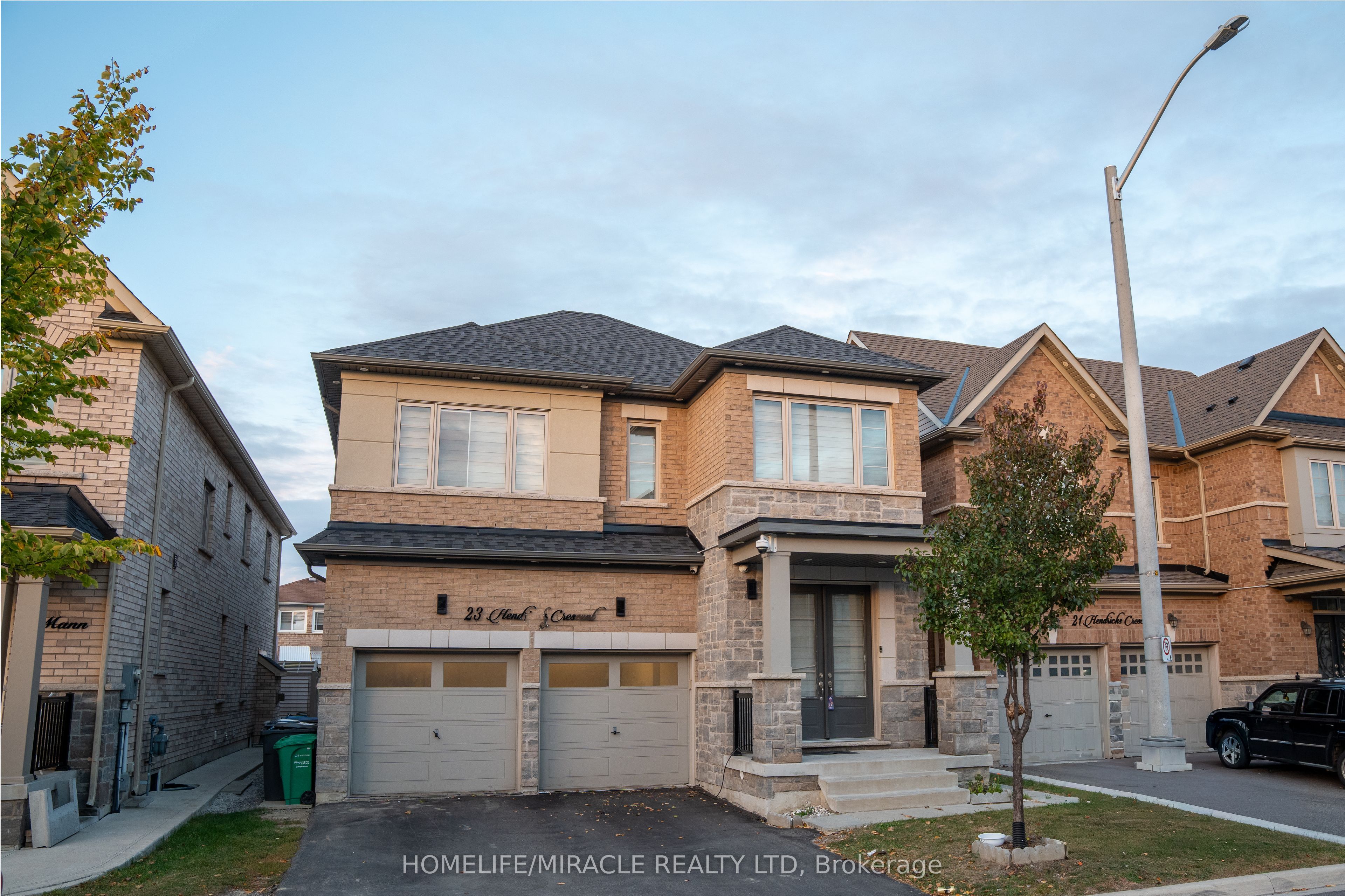23 Hendricks Crescent Property Photo 2