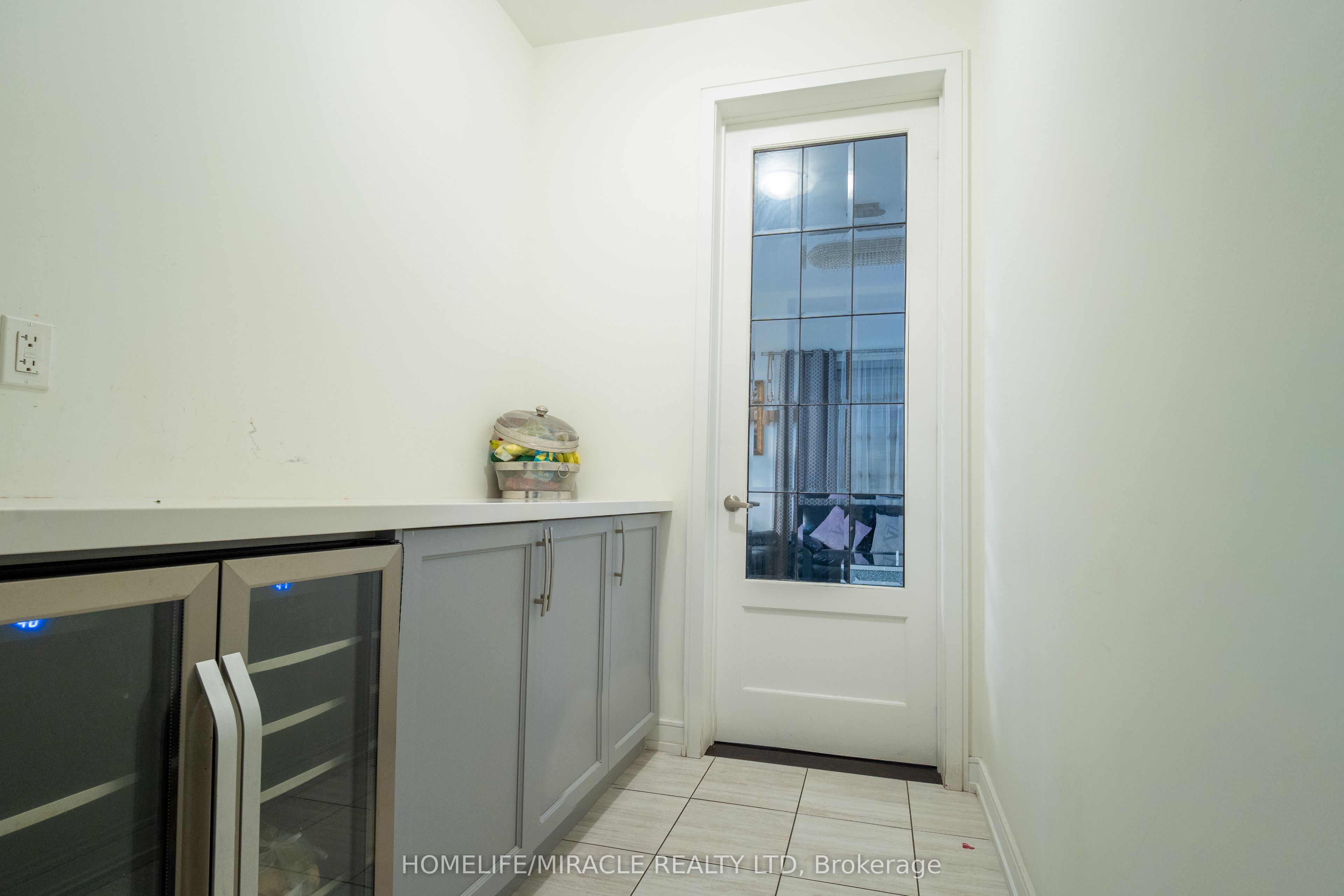 23 Hendricks Crescent Property Photo 13
