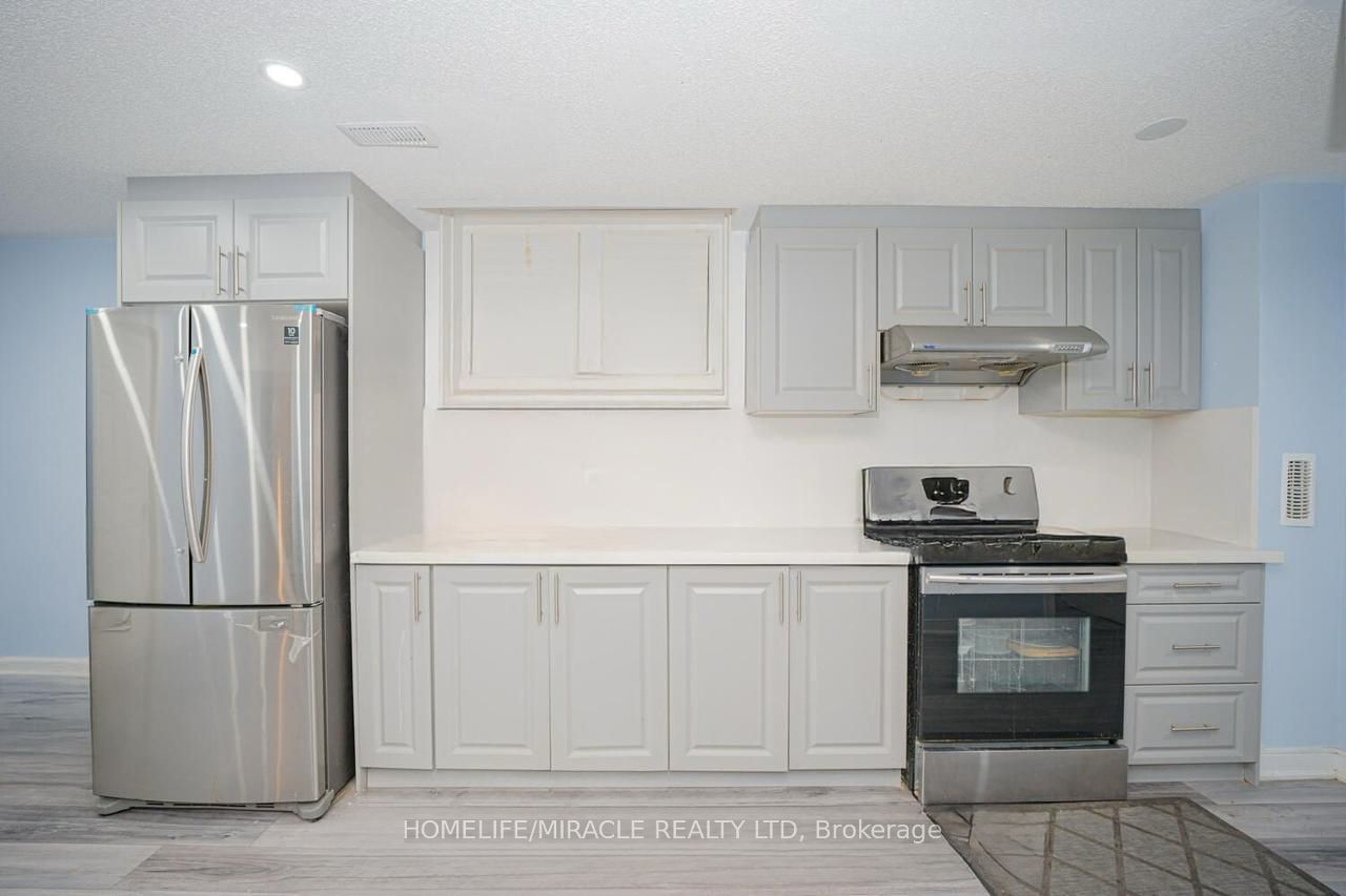 23 Hendricks Crescent Property Photo 32