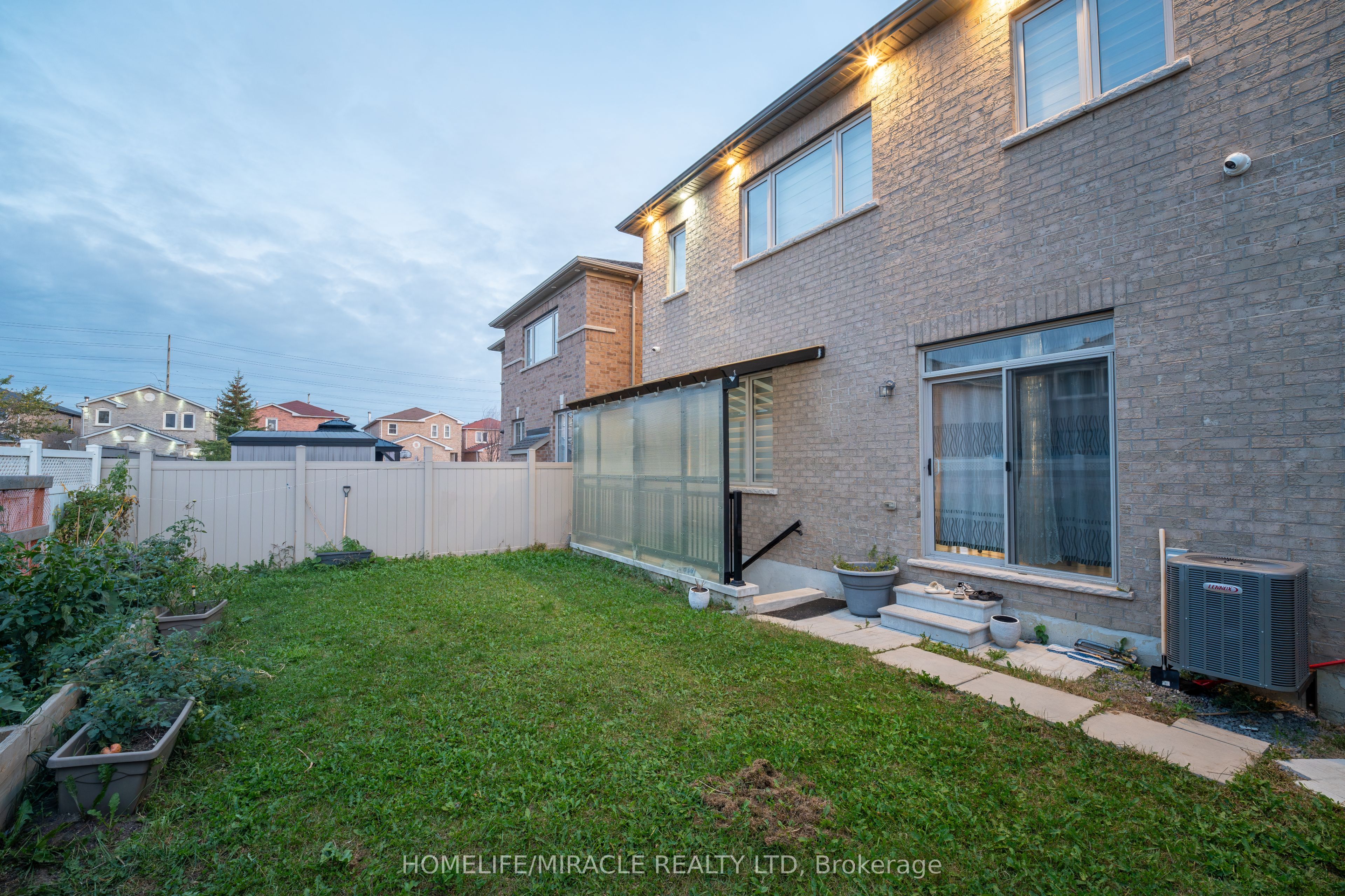 23 Hendricks Crescent Property Photo 35