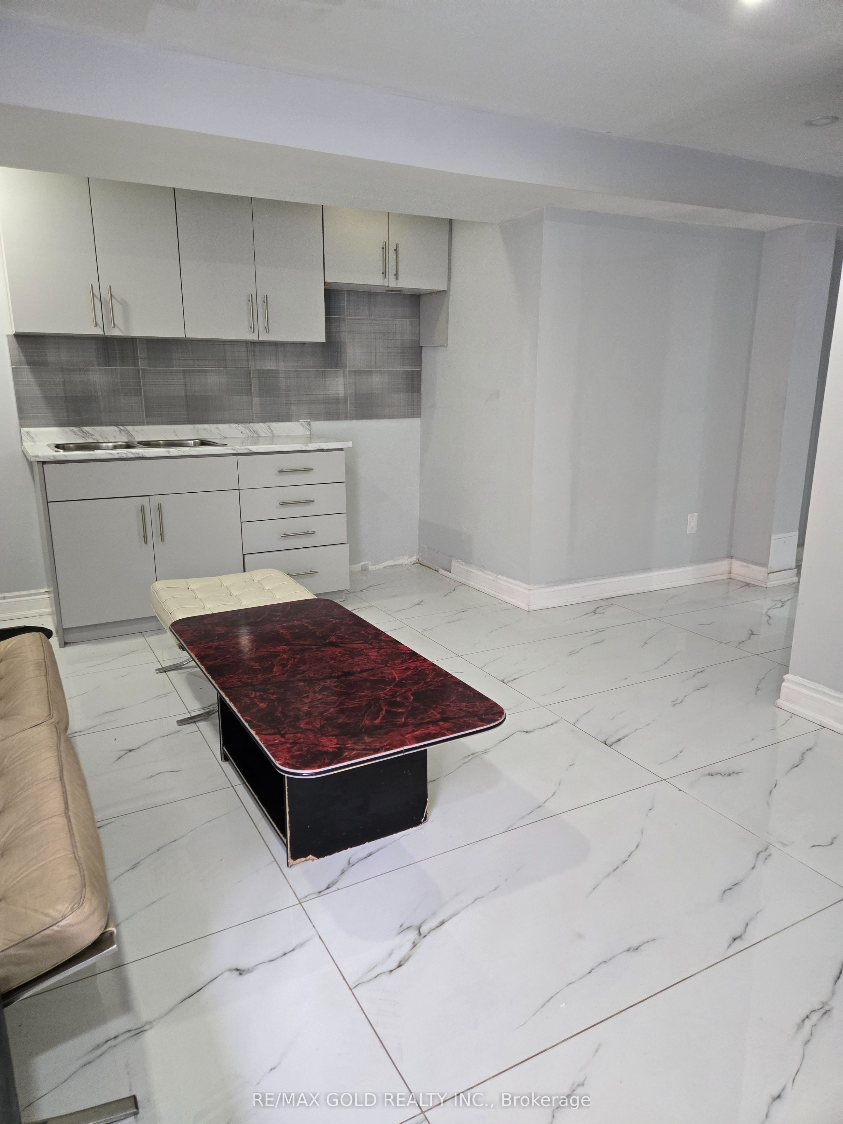 18 Markham Street Property Photo 10