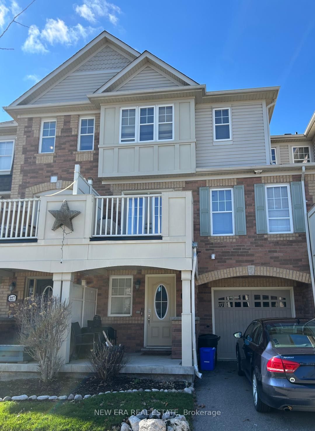 225 Schreyer Crescent Property Photo 1