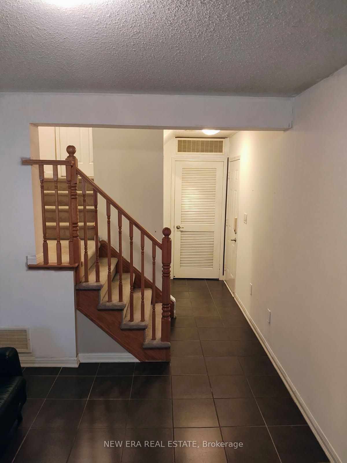 225 Schreyer Crescent Property Photo 3