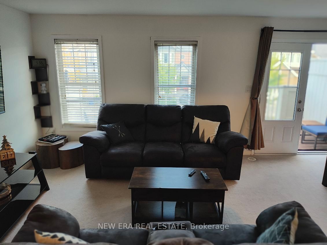 225 Schreyer Crescent Property Photo 4