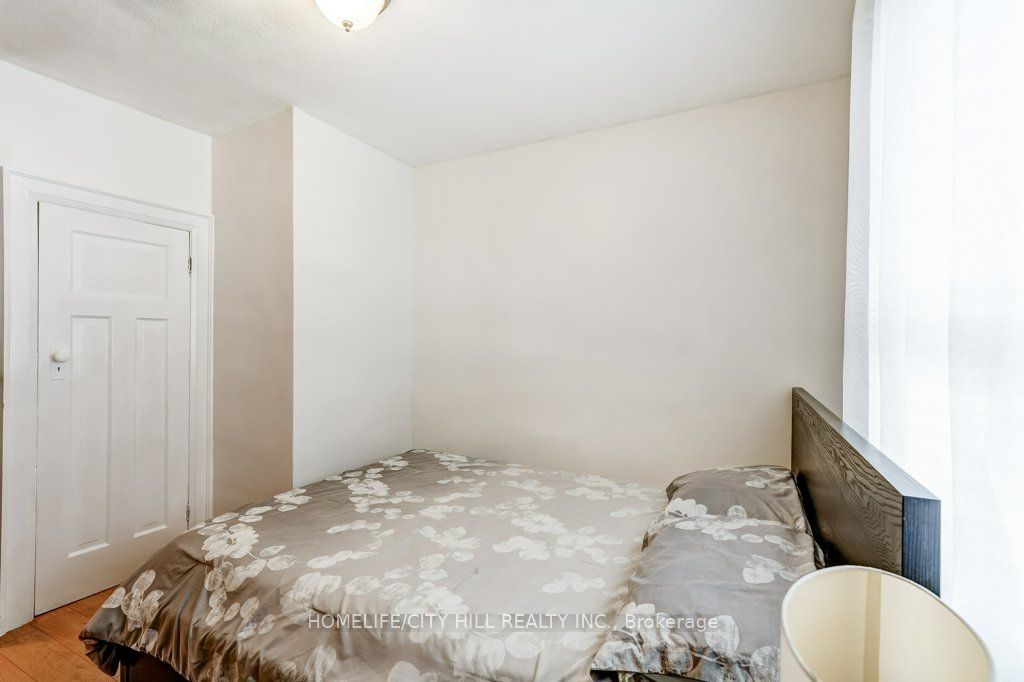 118 Lambton Avenue Property Photo 21